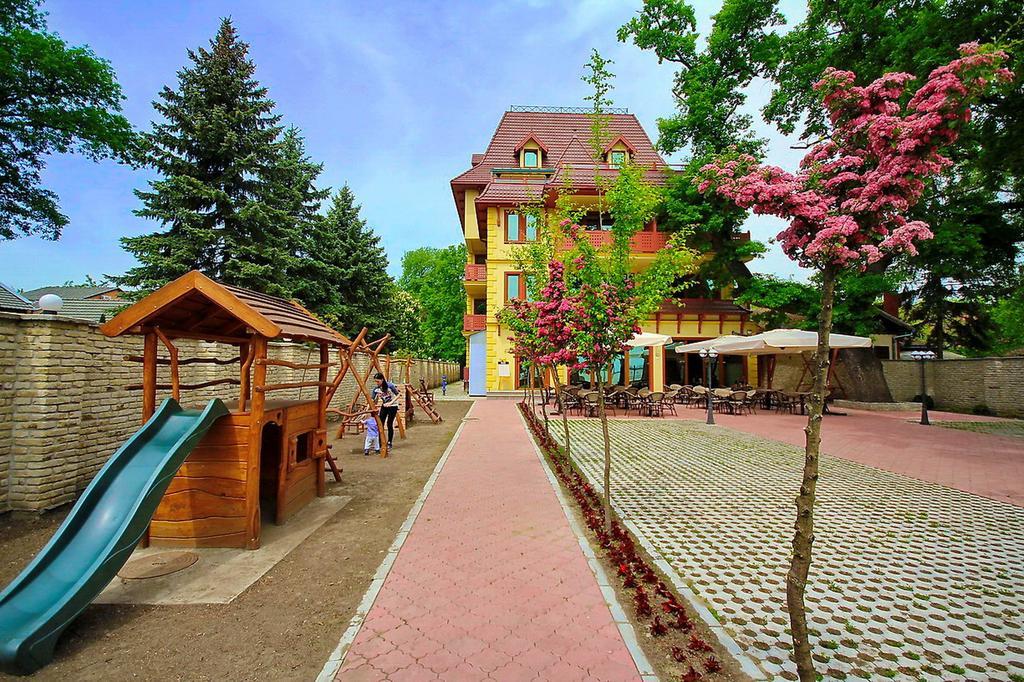 Vila Palic Hotel Екстериор снимка